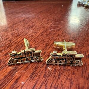 Lisa Gold Train Cufflinks